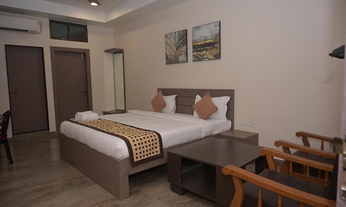 Sibsagar Hotel | Mist Blew