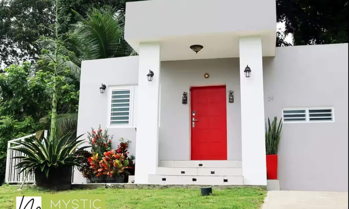 Rio House | Mistic River Nature + City in Beverly Hills Guaynabo | Pool + Parking