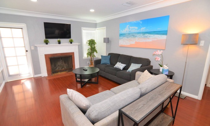 Rosemead House | MnC’s Modern n Centrally Located San Gabriel Home