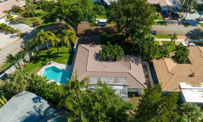 Imperial Point House | Moana Beach Cottage Heated Pool minutes from BEACH!