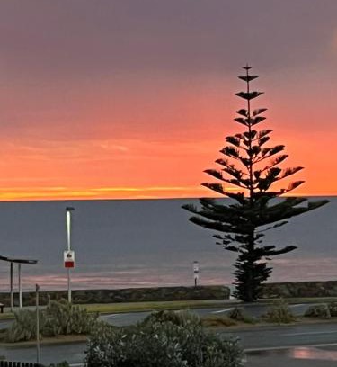 Moana Apartment | Moana Seaside Retreat - 2 Bedroom, spa , living area & pet friendly