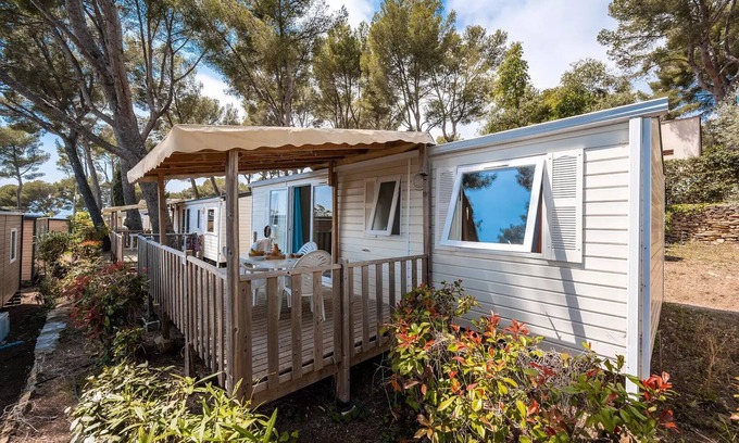 Wijckel House | Mobil-home | Premium Azure | 3 Bedrooms | 6 sleeps | Raised terrace