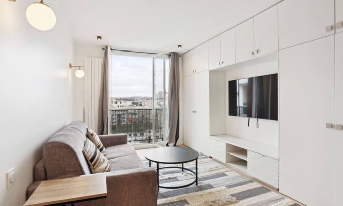 Republique–Point-du-Jour Apartment | Mobility lease - large studio - Paris