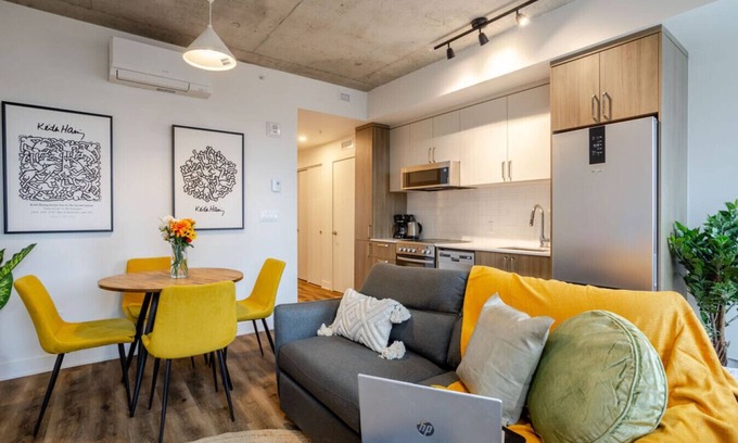 Shaughnessy Village Apartment | Modern 1-BDR APT in DT MTL – Prime Location!