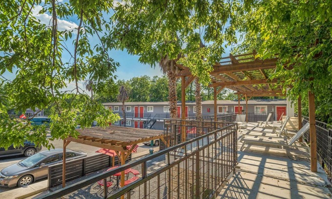 Hyde Park Apartment | Modern 1BR Near UT Hyde Park Evonify