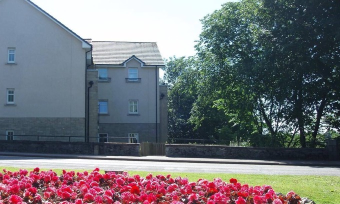 Ellon Apartment | Modern 2 bed, 2 bath apartment by river ythan in Ellon centre
