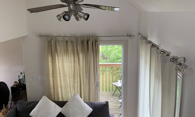 Killarney House | Modern 2 bedroom all season cottage in the beautiful town of Killarney