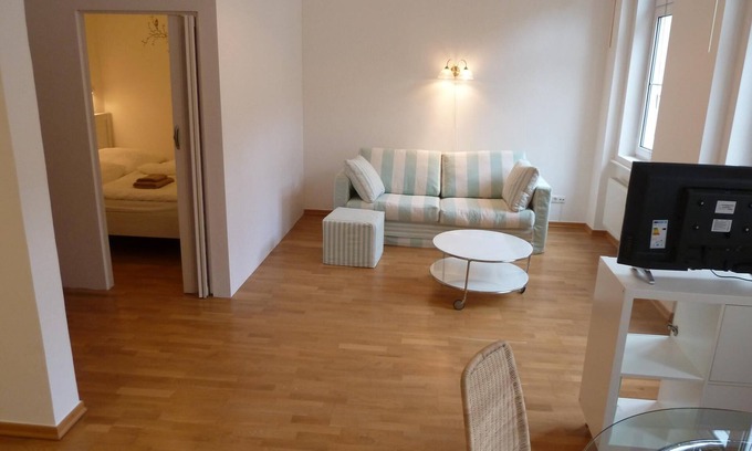Innere Stadt Apartment | Modern 2 bedroom Apart in historic center A10