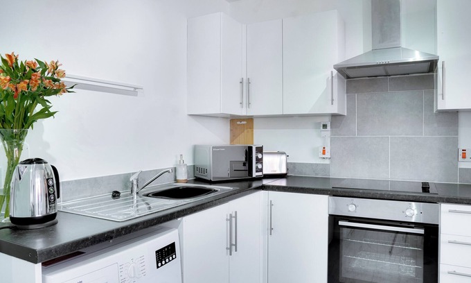 Birkenhead Apartment | Modern 2 bedroom flat near Liverpool City Centre
