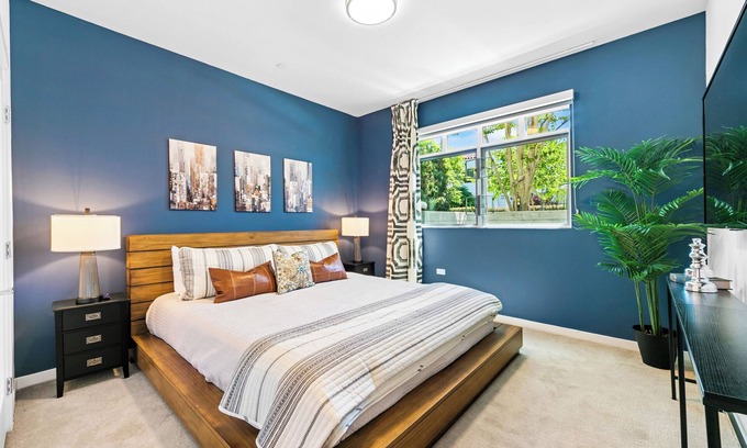 La Brea Apartment | Modern 2BR + Den ,2 king and 1 Queen beds w/Pool & 2 Baths Sleeps 4–6
