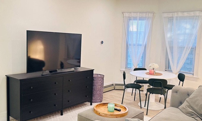 East Somerville Apartment | Modern 2BR near subway & parking available