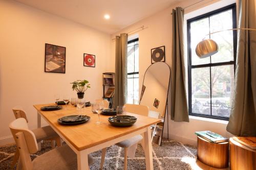 Ocean Hill Apartment | Modern 2BR plus Basement Brooklyn Stay and Backyard