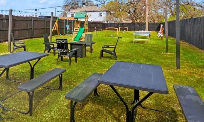 Haltom City Apartment | Modern 2BR Unit with Hot Tub