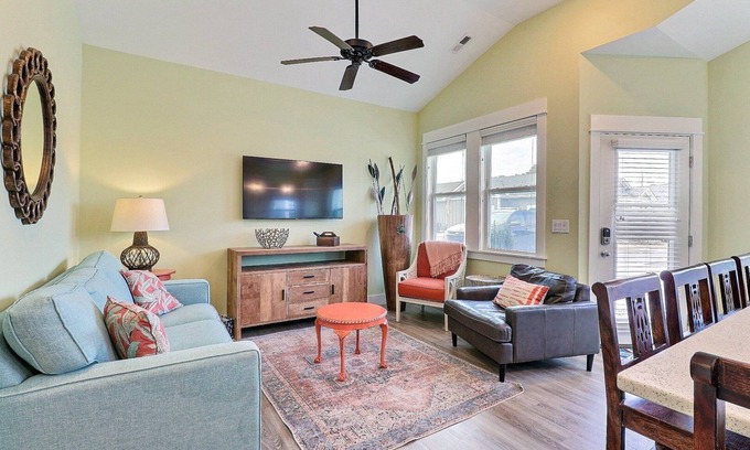 Corolla Light Condo | Modern 2BR w/Pool & Beach Access – Dog Friendly