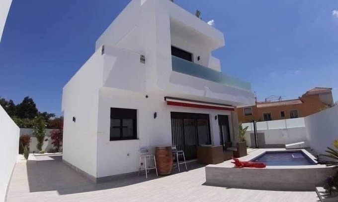 Los Montesinos Villa | Modern 3 Bedroom Villa with Private Pool MO35