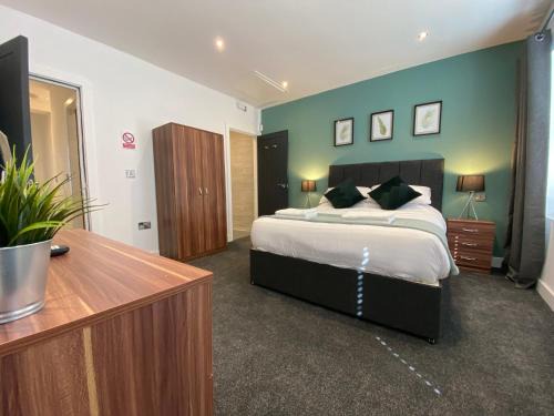 Kirkdale Apartment | Modern 3 bedroom apartment close to the city centre