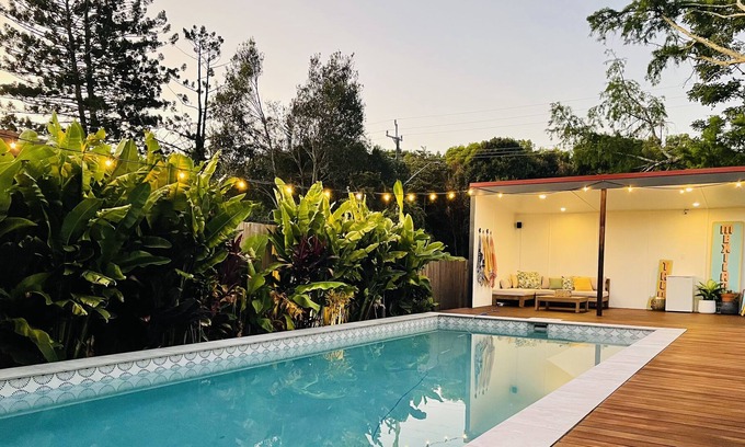 Burringbar House | Modern 3bd home close to town W/pool & WI-FI