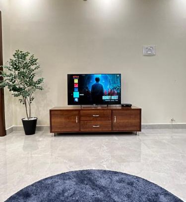 Toli Chowki Apartment | Modern 3BHK Furnished Flat in Downtown Hyderabad