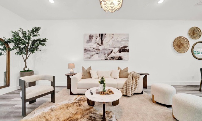 OST - South Union House | Modern 3BR Family Home - 2 Living Areas + Garage - 5 Min to Med Center & Museums