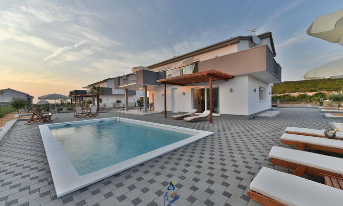 Debeljak Villa | Modern 4 BD villa with heated pool for up to 8 guests near Zadar