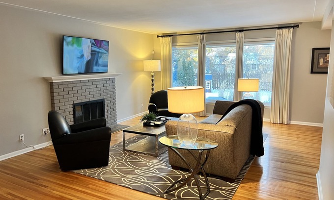 Edina House | Modern 4+ bed, fenced yard, attached garage home in a wonderful neighborhood