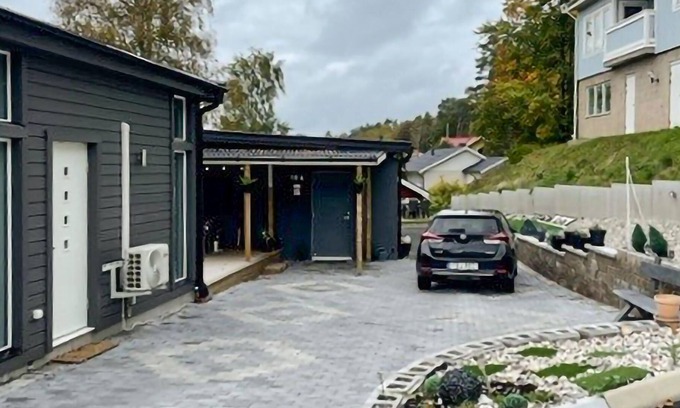 Molndal Municipality House | Modern and compact cottage in Lindome.