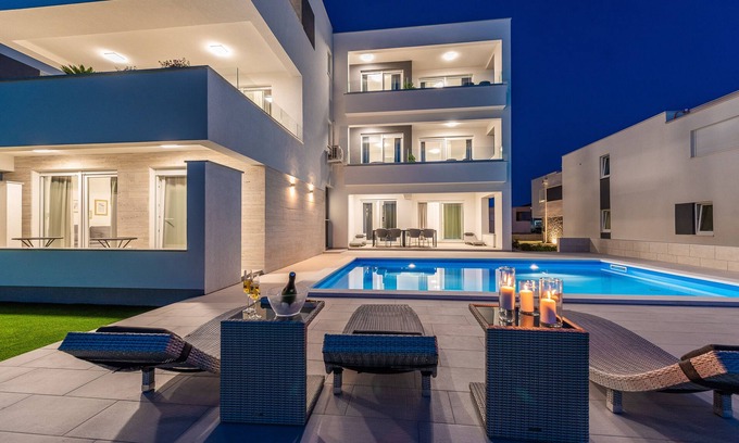Zrce Apartment | Modern and Luxury Apartments for 12 with Pool