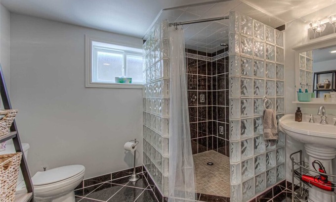 Rosedale House | Modern and Sanitized Large Cottage, Hot Tub, BBQ