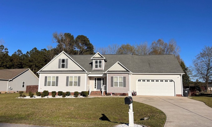 Bunnlevel House | Modern and Serene Charming One Story 3-Bedroom House in Smithfield, NC.