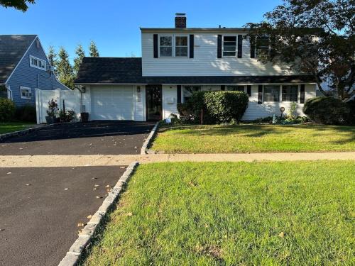 Salisbury Villa | Modern and spacious 4 B/R + 2 bath house