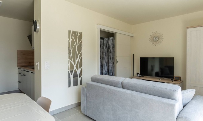 Mimizan-Plage Apartment | Modern Apartment 400m from Ocean, Sleeps 4, 2 Stars Rating, Forest Edge