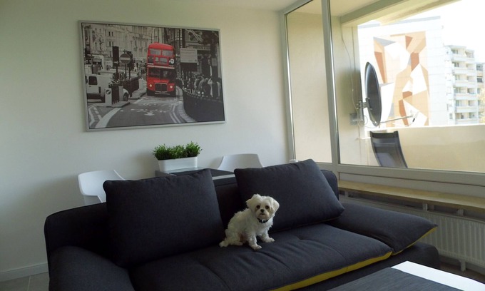 Hochheide Apartment | Modern apartment 45 m" up to 3 persons with balcony, elevator, WLAN,