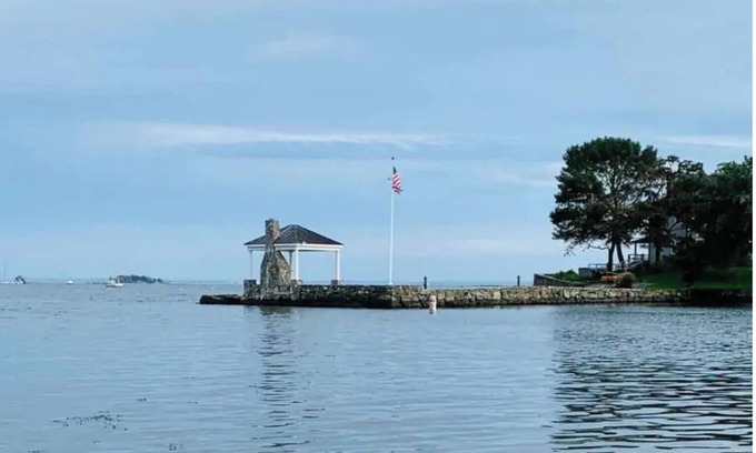 Port Chester Condo | Modern Apartment 5 min from train/beach Greenwich