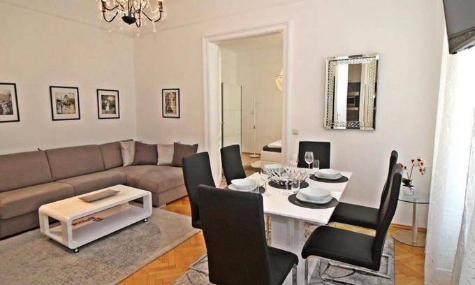Schottenfeld Apartment | Modern apartment (63sqm) with bathtub and open kitchen