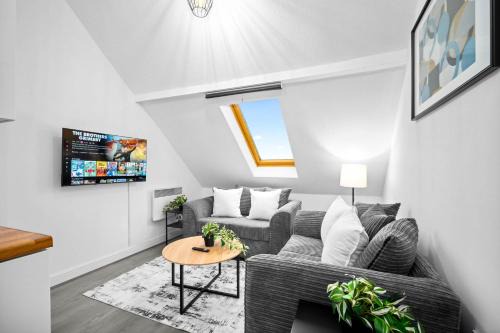 Stonnall Apartment | Modern Apartment - Accommodates 4 - On Street Parking Available 2CR