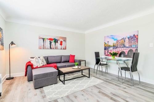 Hamilton Apartment | Modern Apartment in Corktown Hamilton Sleeps 4
