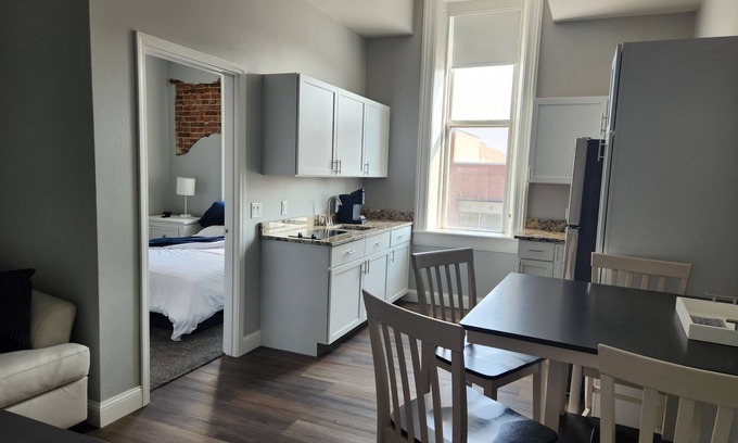 Iola Apartment | Modern Apartment in Iola located on the Square “Blue”
