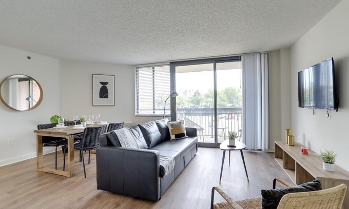 Pentagon City Apartment | Modern Apartment in the Center at Pentagon City
