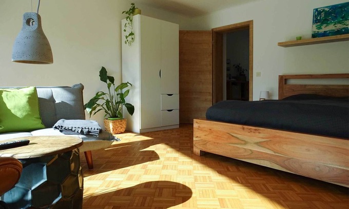 Bad Abbach Apartment | Modern apartment near the castle hill with a view of the countryside