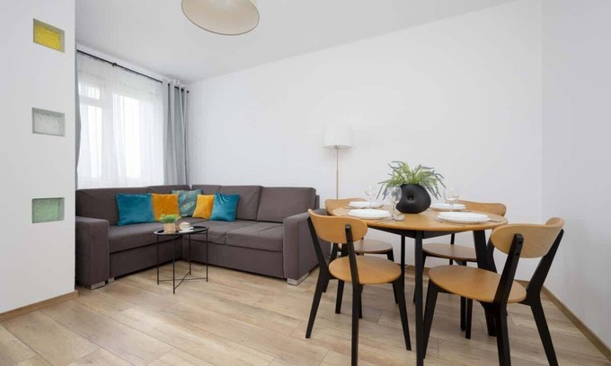 Okecie Apartment | Modern Apartment Near Airport Warsaw Wlochy