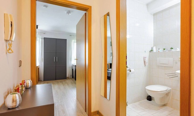 Wahren Condo | Modern apartment with Netflix access