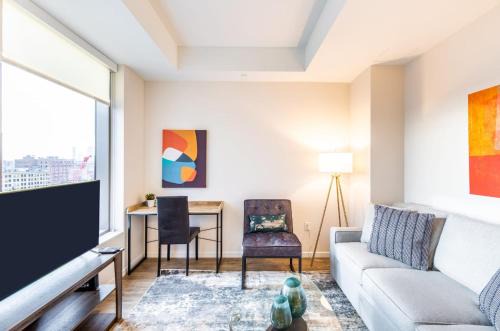Seaport District Apartment | Modern Apt with City Views