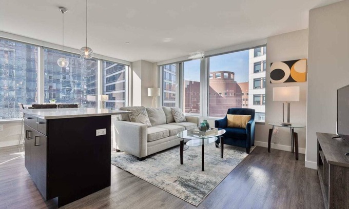 Seaport District Apartment | Modern Apt with Gym S