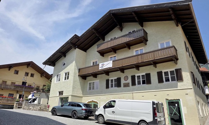 Hopfgarten Markt Apartment | Modern apartment – 500 m from the ski lift