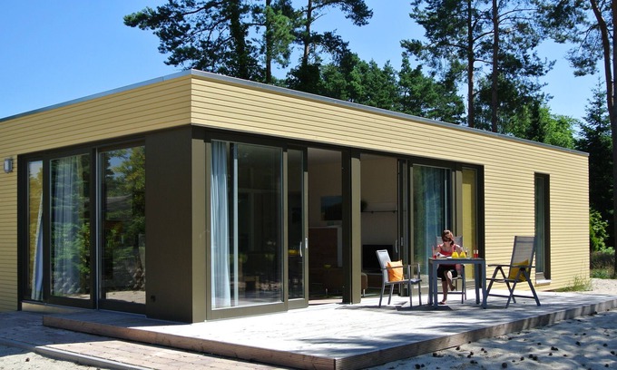 Sassenburg House | Modern beach bungalow with direct lake view