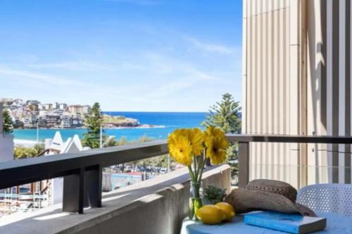 Bondi Beach Apartment | Modern Beach Ocean View 1 BDR Parking Balcony AC