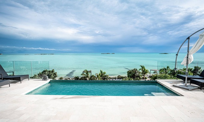 Juba Sound Villa | Modern Beachfront 3bdrm - 3bath with pool & incredible view!