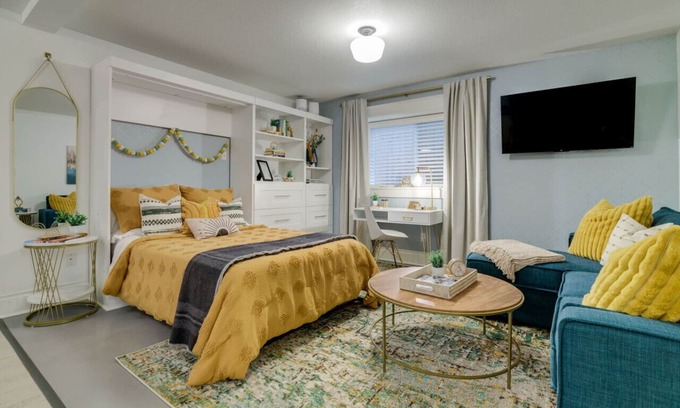 University Park Apartment | Modern & Bright Studio, Fast WiFi, Walkable to University of Portland