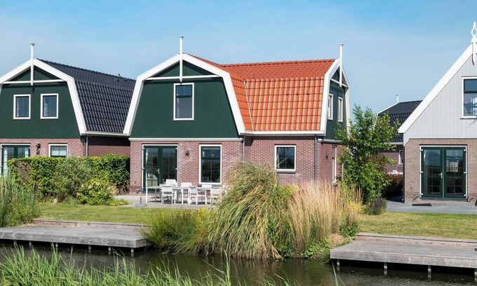 Uitdam House | Modern bungalow with 6 bedrooms and terrace
