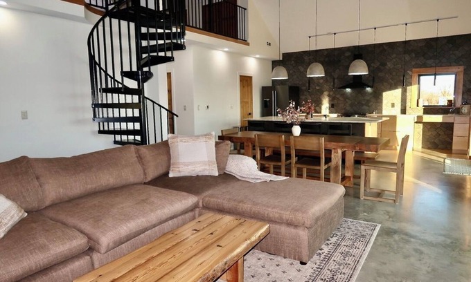 Murdock House | Modern Cabin Hideaway Private Pool + Hot Tub